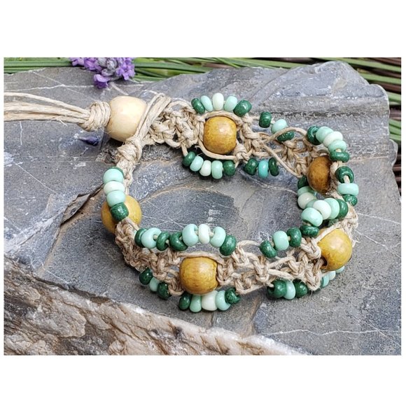 Green Tone Beaded Hand-crafted Hemp Bracelet - Picture 2 of 7